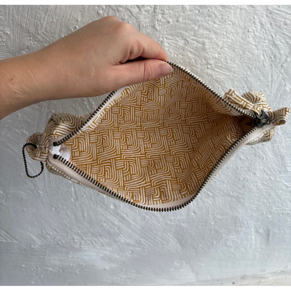Magnolia cosmetic/pencil bag - Picture 2 of 6